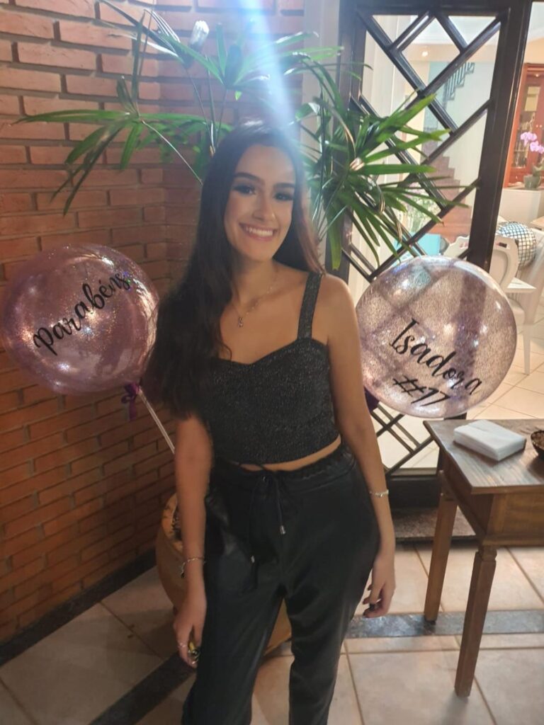 ISADORA PEIXOTO E CASTRO