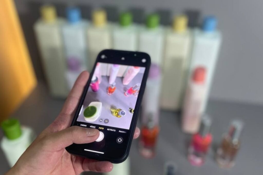 Marca oferece cosméticos gratuitos em troca de conteúdo Marca oferece cosméticos gratuitos em troca de conteúdo