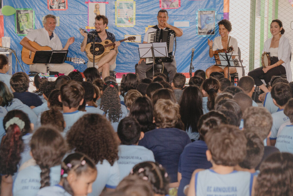 Tenor Chorão chega à população de Arniqueira no DF