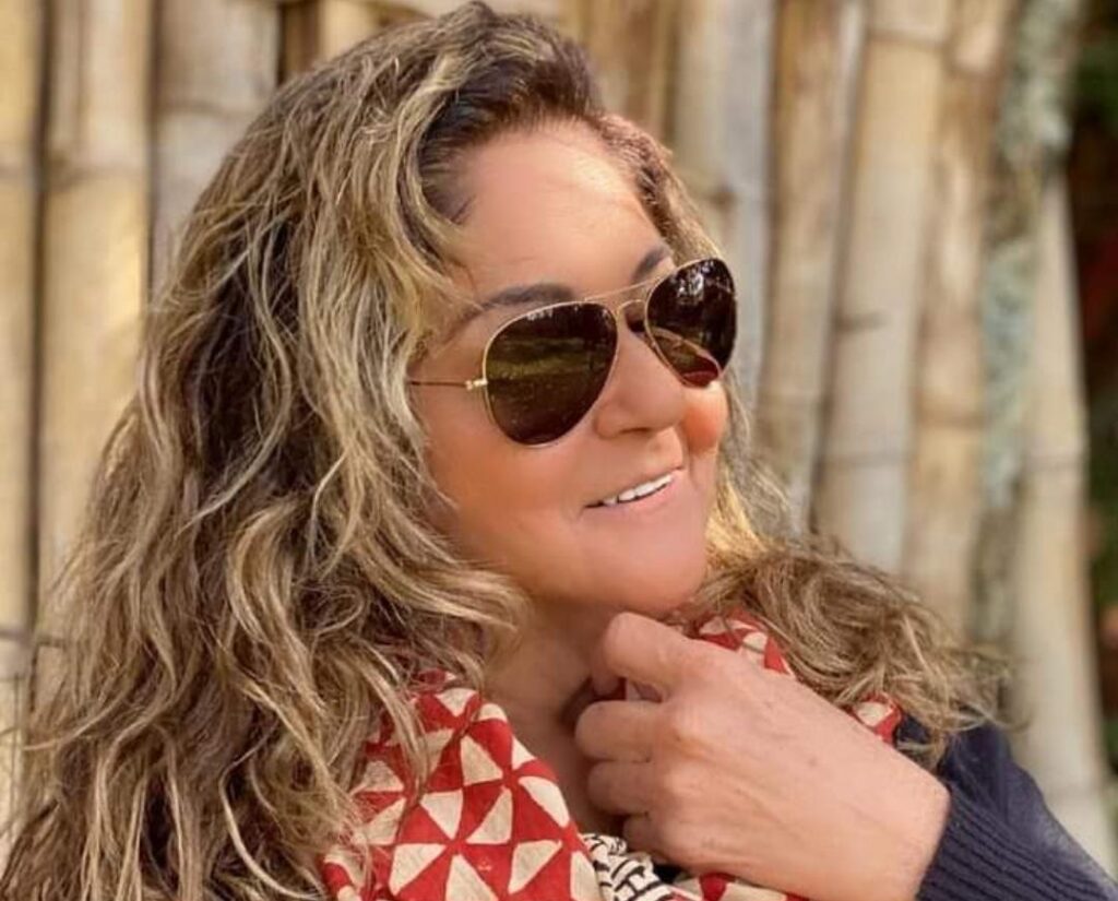 Amiga querida, pessoa do bem, admirada e respeitada por todos que tem o prazer de com ela conviver. Sara Chagas recebe hoje o nosso carinhoso destaque.