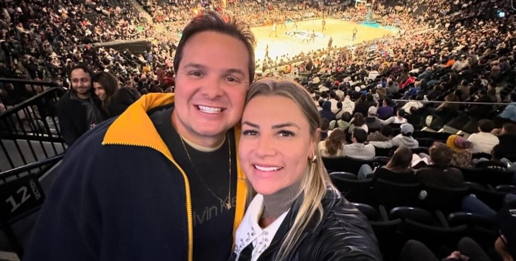 Casal querido, amigos especiais, por quem tenho amizade e muito apreço. João Paulo Alvarenga, Diretor da Construtora Copenhagen e Poliene.