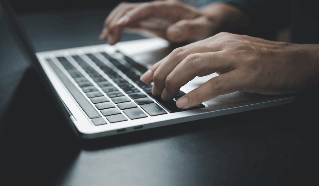 Dados apontam AI Overviews em resultados de pesquisa por setores