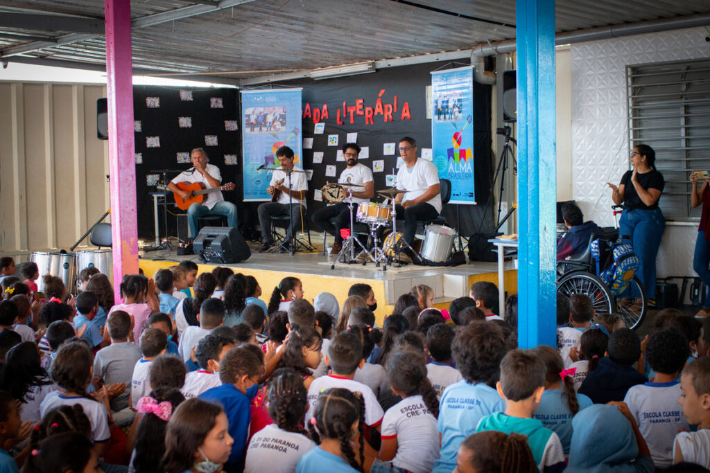 Alma Brasileira leva educação musical a escolas do DF