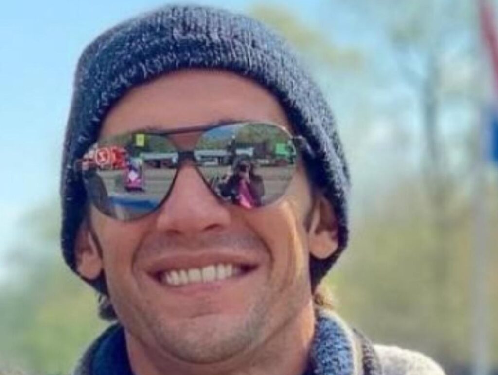 Á frente de empreendimentos imobiliários de sucesso, Alex Manhas é um líder visionário que, com vasta experiência no setor de construção civil, tem transformado cada projeto em um marco de excelência. Residente em Ribeirão Preto, ele está impulsionando o mercado imobiliário e da construção civil em Rifaina, onde é o responsável pelo empreendimento imobiliário e complexo náutico “Kanoah Home Resort”. E mais novidades estão por vir na vizinha cidade.