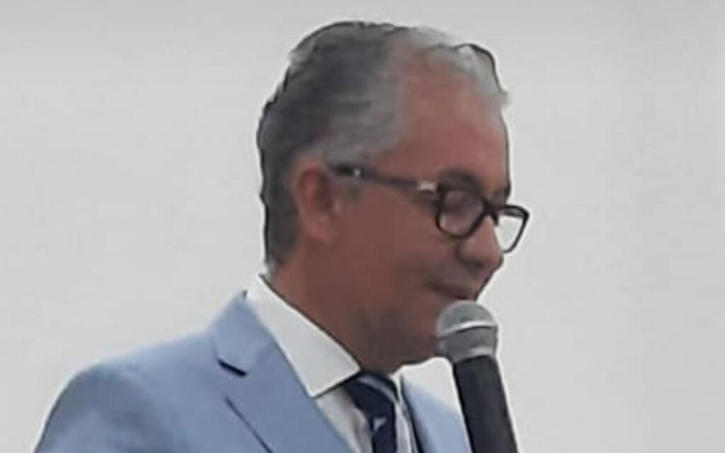 Este querido amigo merece sempre ser destaque em nossa pagina, já que é um grande profissional da área jurídica de nossa cidade, além de professor dos mais queridos e capacitados. Dr. Acir de Matos Gomes.