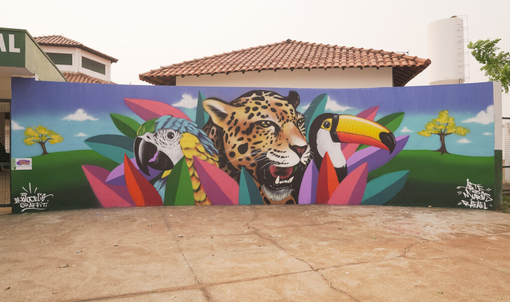 Livros sobre biodiversidade são distribuídos para escolas públicas