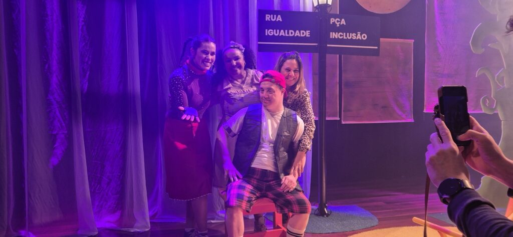 Espetáculo "Ele e Suas Irmãs" coloca a inclusão no centro do palco