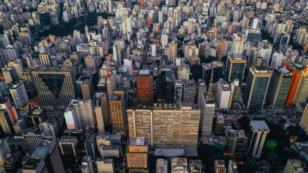 Venda de imóveis em SP sobe, mas setor enfrenta desafios