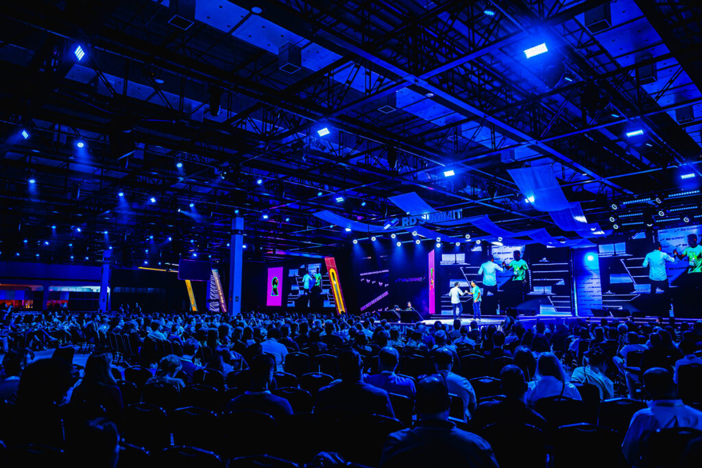 RD Summit anuncia Palco Diálogos com painéis e podcasts