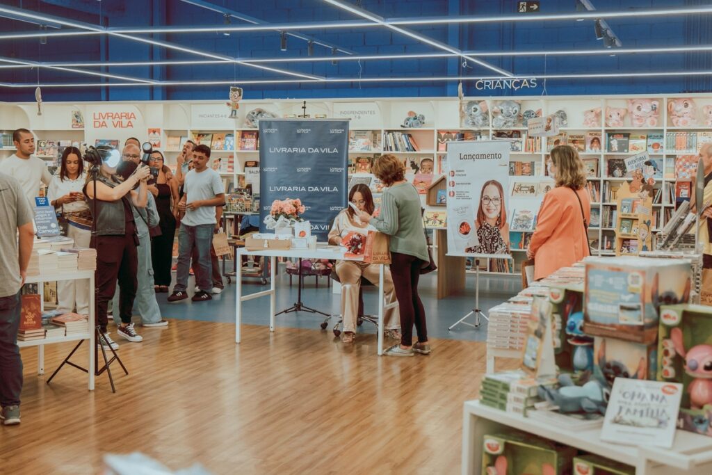 Tânia Viviane lança livro sobre espiritualidade