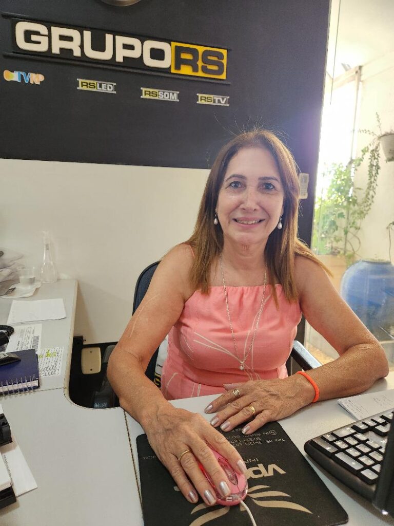 Mulher valorosa, que com dedicação e talento, se destaca em suas funções no Grupo RS, da área de produção de vídeos, levando criatividade e profissionalismo a cada projeto. Vera Mendonça merece sempre o nosso destaque, já que é muito gente boa.