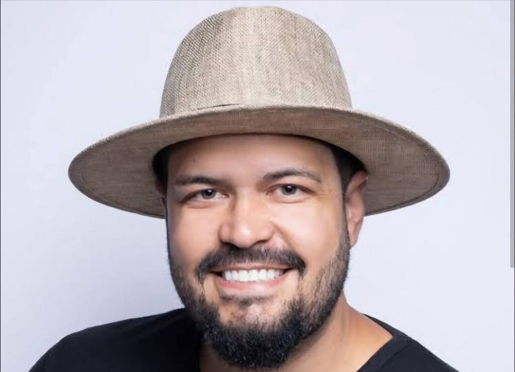 Destaque para o proprietário da mais nova e prestigiada churrascaria da cidade, que é a “Churrascaria do Frei”, que vem conquistando o público com excelência no atendimento e carnes de altíssima qualidade. Luís Frei merece o sucesso que alcança em sua vida.