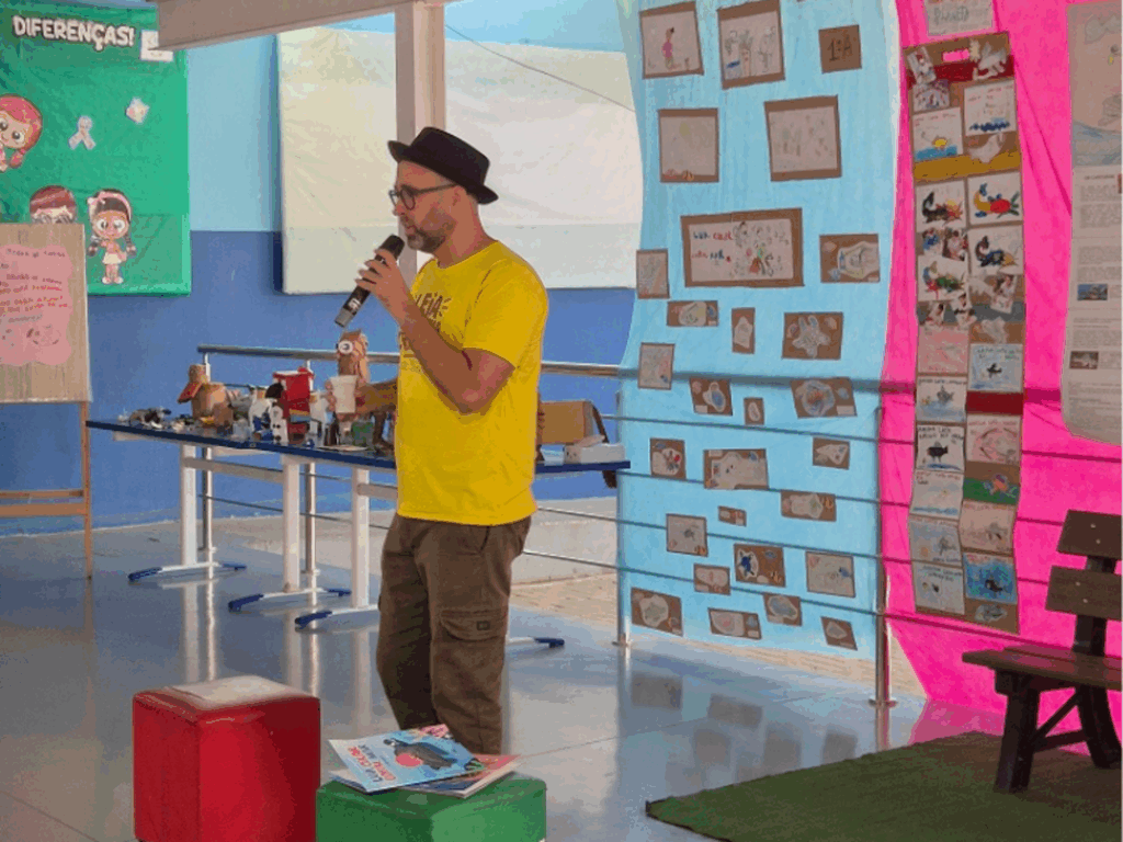 Autor leva o Projeto Douradinho a mil estudantes de Imbituba (SC)