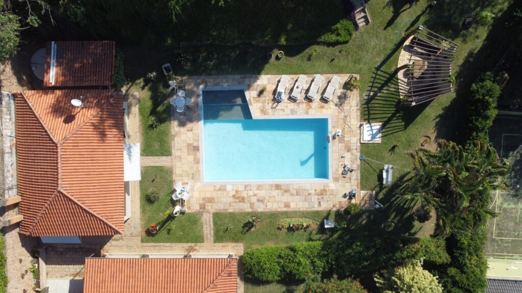 Uso das piscinas no verão requer mais atenção na manutenção Uso das piscinas no verão requer mais atenção na manutenção