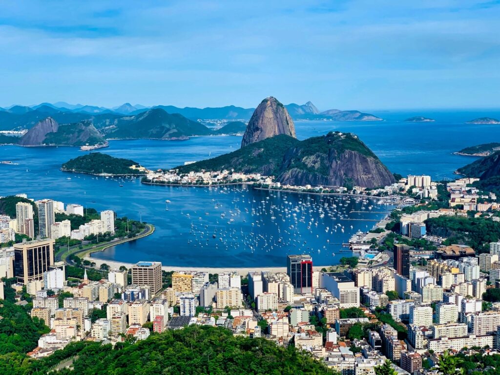 Brasil bate recorde de turistas estrangeiros em 2025