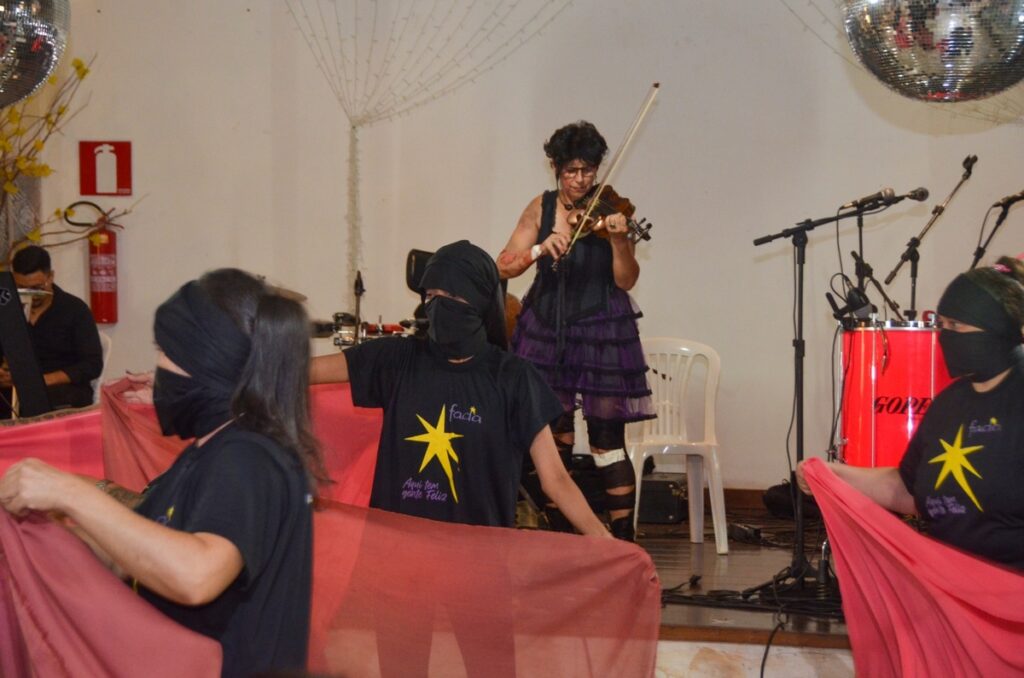 Arte e empreendedorismo mudam a vida de mulheres no Brasil