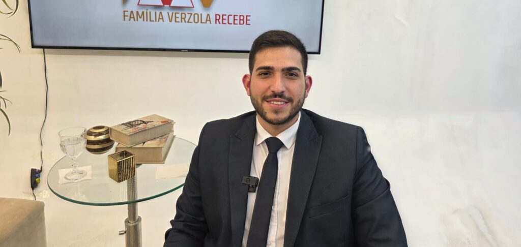 Dr. Thiago Mazarão destaca-se como um dos mais respeitados nomes da advocacia em nossa cidade, sendo referência de excelência, integridade e profundo conhecimento jurídico. Sua atuação é marcada por um compromisso inabalável com a justiça, aliado a uma postura ética exemplar e uma atenção genuína às necessidades de seus clientes. Com uma trajetória construída sobre dedicação, responsabilidade e resultados consistentes, Dr. Thiago Mazarão não apenas exerce o Direito com maestria, mas também engrandece a profissão, elevando o padrão da prática jurídica local. Seu nome é sinônimo de confiança, competência e honra, inspirando admiração e respeito em toda a comunidade.