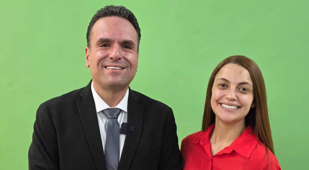 Recebemos recentemente em nossos estúdios o renomado advogado Dr. Cairo Presoto Fernandes, cuja presença trouxe ainda mais brilho e credibilidade ao programa Família Verzola Recebe. Com sua vasta experiência e visão apurada, Dr. Cairo compartilhou reflexões valiosas que certamente irão enriquecer o conteúdo desta edição especial. Ao seu lado, esteve sua dedicada assistente e braço direito, Laura, que também participou ativamente da gravação, contribuindo com insights relevantes e complementares ao debate. Em breve, você poderá conferir esse encontro inspirador em nossa programação. Imperdível!