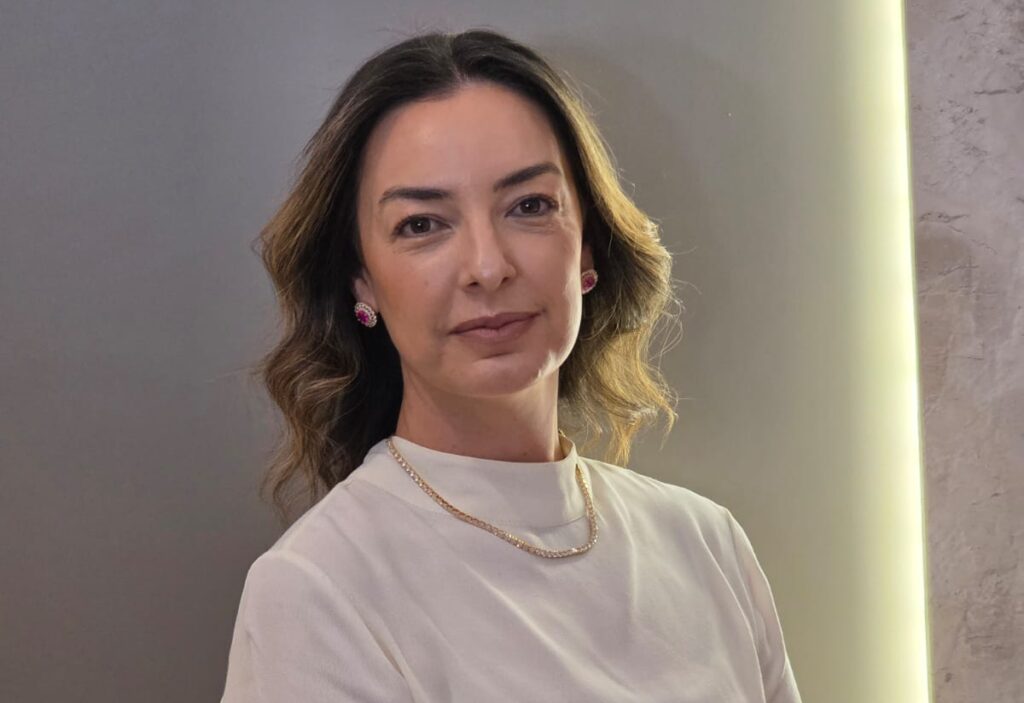 A excelência ganha nome quando falamos da Dra. Raquel Cerdeira. Médica Endoscopista de destaque, ela trouxe brilho e conhecimento ao programa Família Verzola Recebe com uma entrevista simplesmente especial. Com sensibilidade e domínio, compartilhou orientações preciosas no quadro Momento Saúde, reafirmando seu compromisso em cuidar e transformar vidas através da informação. Uma profissional admirável que inspira confiança e faz a diferença!