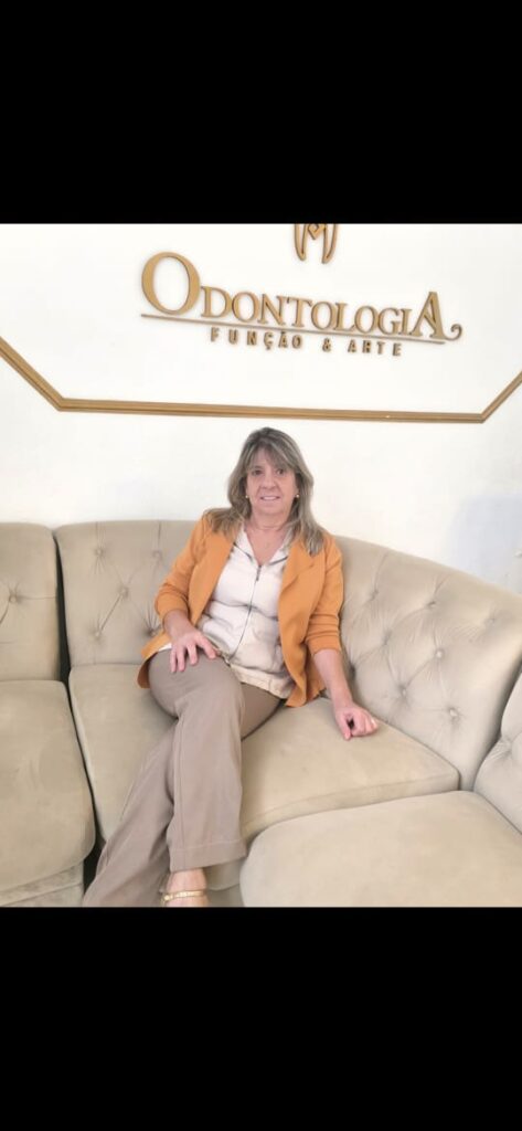 A muito querida Silma Assis Gonçalves é daquelas pessoas que fazem a diferença por onde passam. No Instituto Odontológico Função & Arte, seu cuidado vai além do atendimento: é atenção, respeito e um carinho genuíno com cada paciente. Admirada por todos, Silma transforma o ambiente com sua dedicação e seu jeito acolhedor, deixando marcas não só em sorrisos, mas também no coração de quem tem o privilégio de conhecê-la.