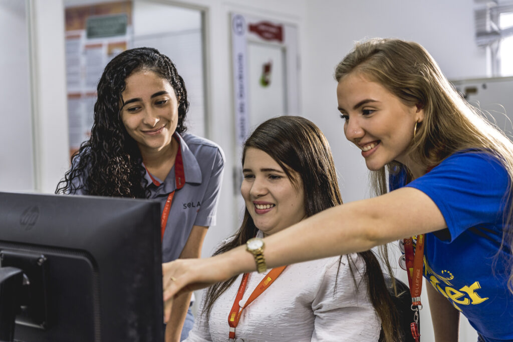Empresas investem na retenção de mulheres