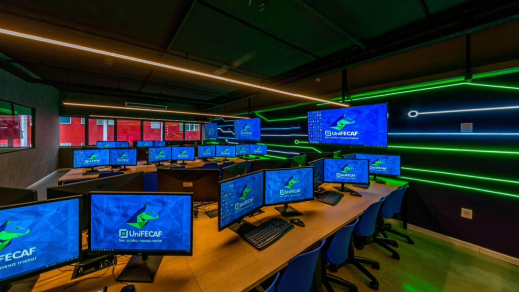 Polos de alta performance estruturam expansão