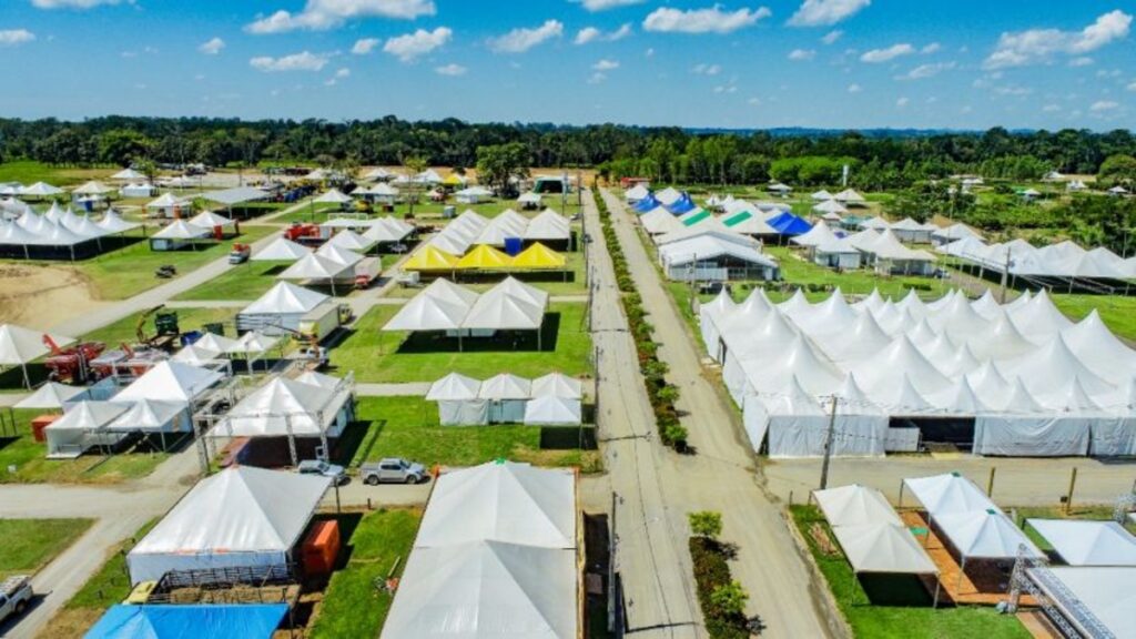 Feira de RO bate recorde e movimenta R$ 5,1 bi Feira de RO bate recorde e movimenta R$ 5,1 bi