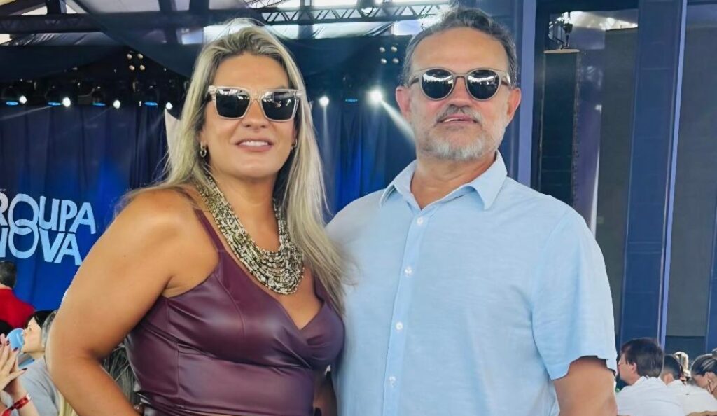 Neste sábado celebramos a vida de um homem cuja trajetória se confunde com elegância, inteligência e notável excelência profissional. Dr. Rogério Castro, advogado renomado e admirado, construiu ao longo dos anos uma história marcada pela ética, pelo brilhantismo jurídico e pelo respeito de todos que têm o privilégio de conhecê-lo. Na imagem, ao lado de sua querida esposa, Dra. Fernanda Peixoto e Castro, revela-se não apenas o grande profissional, mas também o homem de valores sólidos, afeto sincero e presença inspiradora. Que este novo ciclo lhe traga ainda mais conquistas, saúde, serenidade e momentos memoráveis. Feliz aniversário, Dr. Rogério Castro!