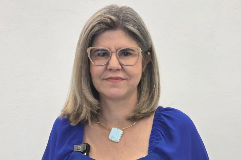A advogada especialista em Direito Imobiliário, Dra. Juliana Granado, esteve esta semana nos estúdios do programa Família Verzola Recebe, gravando uma participação especial repleta de conteúdo relevante e esclarecedor. Durante a entrevista, Dra. Juliana abordou temas importantes de sua área de atuação, como leilões imobiliários, advocacia estratégica, regularização de imóveis e estruturação patrimonial, compartilhando conhecimento e orientações valiosas ao público. O programa vai ao ar em breve em nossa programação.