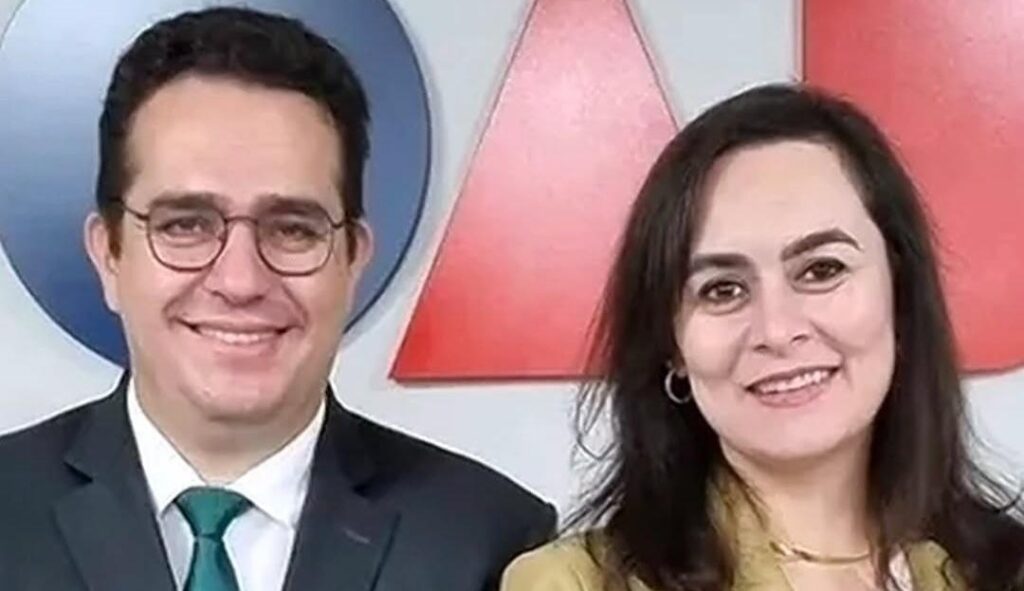 Dra. Luiza Gouvêa e Dr. Denílson Carvalho representam, com excelência e dedicação admirável, a força da advocacia francana. Profissionais renomados, altamente capacitados e comprometidos com a ética e a justiça, exercem papel fundamental não apenas em suas brilhantes trajetórias jurídicas, mas também na condução da OAB Franca, como presidente e vice-presidente. Com trabalho sério, presença ativa e incansável luta em defesa da classe jurídica, ambos honram a advocacia e fortalecem diariamente o respeito e a valorização dos profissionais do Direito em nossa Franca.