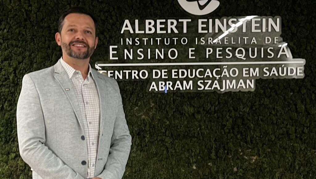 Rodrigo Peres, Gestor do Lar São Vicente de Paulo, segue investindo em conhecimento e excelência para fortalecer ainda mais seu trabalho em Franca. Atualmente, ele está realizando sua especialização em Terceiro Setor no Instituto Israelita de Ensino e Pesquisa Albert Einstein, referência nacional em educação e gestão. A busca constante por aprimoramento demonstra seu compromisso com uma atuação cada vez mais humana, eficiente e transformadora em prol da comunidade.