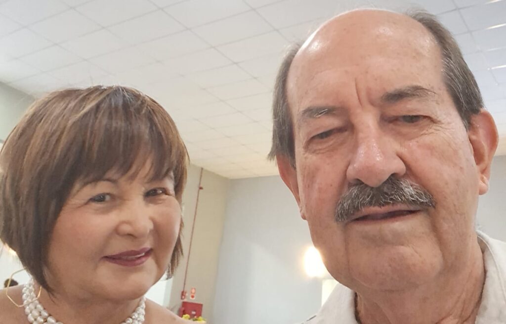 Nesta semana, o estimado casal Rosinha e Leonel Aylon celebrou 48 anos de um feliz e exemplar matrimônio, construído sobre os alicerces do amor, da cumplicidade e da dedicação ao próximo. Benquistos em nossa sociedade, ambos se destacam como verdadeiros baluartes das causas solidárias, especialmente no Berçário D Nina e em tantas outras entidades que recebem, com gratidão, suas atenções, generosidade e permanente apoio. Nós, que nutrimos por Rosinha e Leonel profunda admiração, amizade e carinho, registramos em nossa Coluna de hoje os mais sinceros cumprimentos, desejando-lhes saúde, paz e muitas outras bênçãos nesta bela trajetória de vida a dois.