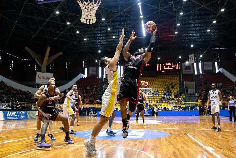 Playoffs do NBB: Pinheiros nas semifinais e Sesi Franca, Brasília e Corinthians a uma vitória da classificação
