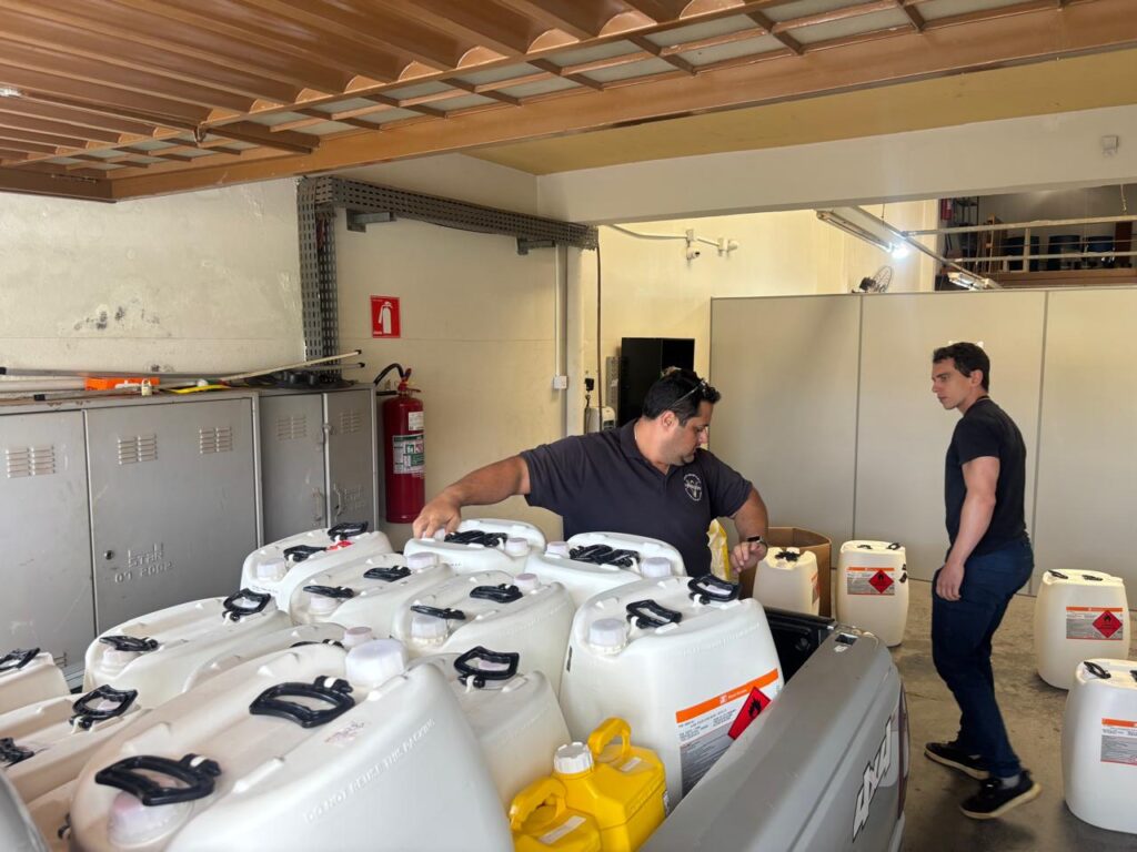 Polícia Civil e Vigilância fecham fábrica clandestina de perfumes falsificados em Franca