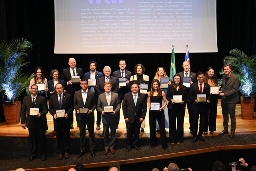 Projeto Águias concede 200 bolsas para capacitação de jovens Projeto Águias concede 200 bolsas para capacitação de jovens