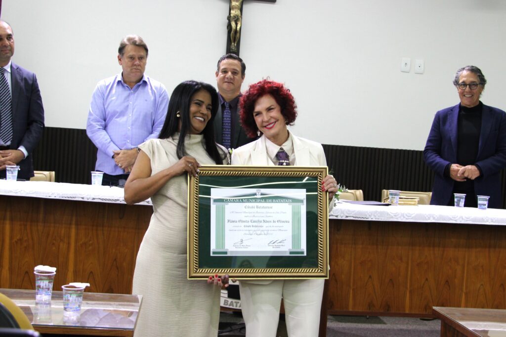 Flávia Lancha recebe título de cidadã batataense em emocionante sessão solene na Câmara Municipal