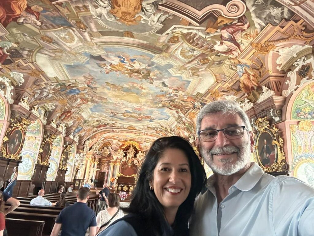 Ana Claudia Querino: excelência em restauro, policromia e douramento em jornada cultural pela Europa!