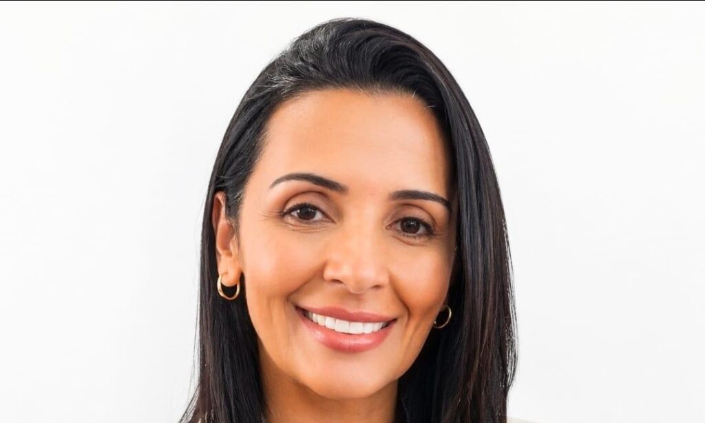 Gratificante destacar em nossa página de hoje a muito competente Ana Lúcia Ferreira, ela que é Pós-graduada em Psicanálise Clínica e Intervenções, com atuação em Logoterapia e Terapia ABA, oferecendo um atendimento humanizado e integrativo. Seu trabalho reúne conhecimentos em Nova Medicina Germânica, análise de exames laboratoriais, suplementação vitamínica, Aromaterapia, Medicina Chinesa e Barras de Access, promovendo cuidado completo para o bem-estar físico, emocional e mental. Os atendimentos presenciais acontecem em Cássia e Franca, além de consultas on-line para maior comodidade. Agendamentos podem ser feitos pelo fone (35) 99922-6076Instagram: @anaferreiraterapias. Estamos aguardando sua participação em nosso programa Família Verzola Recebe, para debater um pouco desta área tão importante com nossos telespectadores.