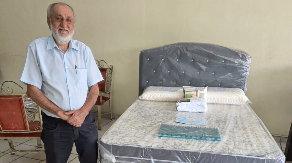 Antônio Eustáquio da Silva é um dos grandes nomes do comércio de nossa cidade. À frente da tradicional Kenko Colchões, em Franca, construiu uma trajetória marcada pela seriedade, credibilidade e absoluto sucesso no segmento de colchões magnéticos. Sempre comprometido com a qualidade e o bem-estar de seus clientes, oferece produtos de alto padrão que contribuem para noites de sono mais confortáveis e revigorantes. Vale a pena conhecer! Visite a Kenko Colchões na Rua Voluntários da Franca, 491, Estação ou entre em contato pelo telefone 16-3723-6666.