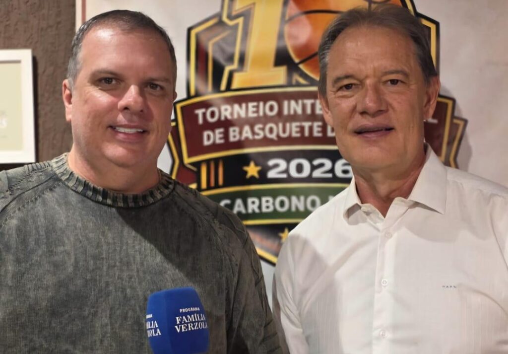 Estive presente na solenidade de abertura do 10º Torneio Internacional de Basquete de Franca “Carbono Neutro”, realizada na última terça-feira, no Café Terreiro, onde gravei reportagem para o programa Família Verzola Recebe. O evento reuniu autoridades, convidados e imprensa, marcando o início de uma das maiores competições esportivas do País. Parabéns ao Mestre Chui e ao Instituto Chui Esportes pela realização deste grande evento, que em julho reunirá cerca de 600 atletas de várias partes do Brasil em nossa cidade.