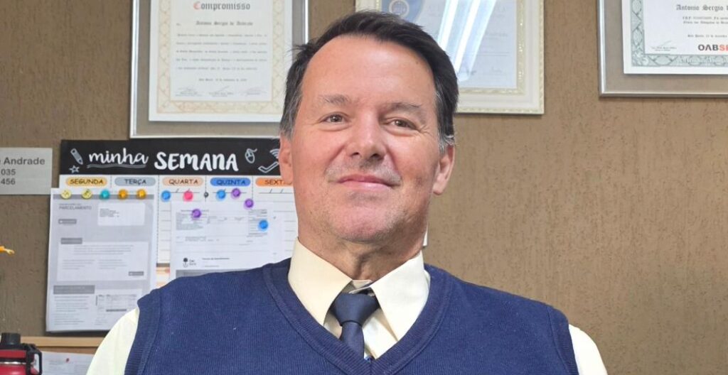 Caríssimo Dr. Antônio Sérgio de Andrade é um nome que inspira respeito e credibilidade na advocacia criminal de nossa cidade e de toda a região. Reconhecido por sua sólida trajetória profissional, profundo conhecimento jurídico e atuação firme na defesa dos direitos e garantias de seus clientes, construiu uma reputação marcada pela ética, competência e dedicação. Sua atuação exemplar o consolidou como uma das mais respeitadas referências da área criminal, sendo admirado por colegas, clientes e pela comunidade jurídica.