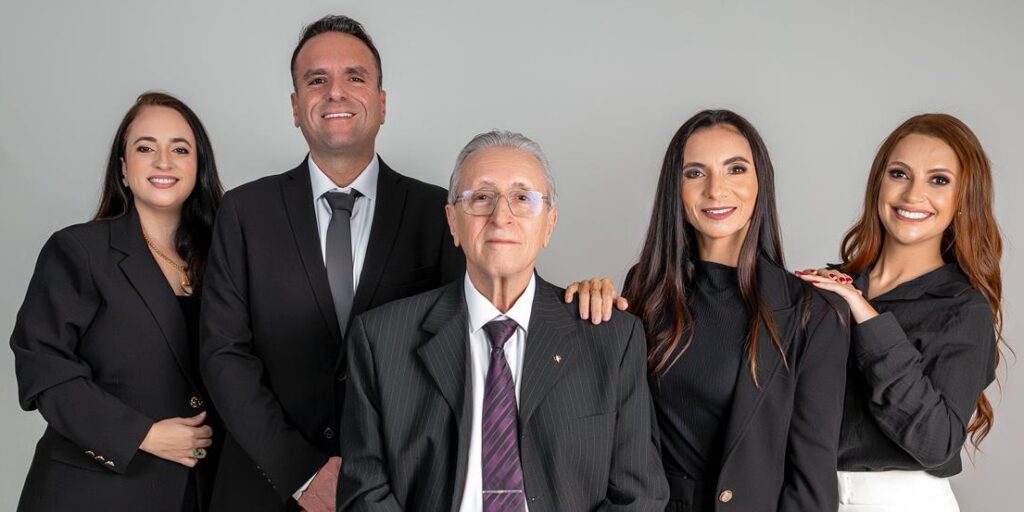 Carlos Fernandes Advogados Associados: Profissionais Unidos pela Justiça e Excelência!