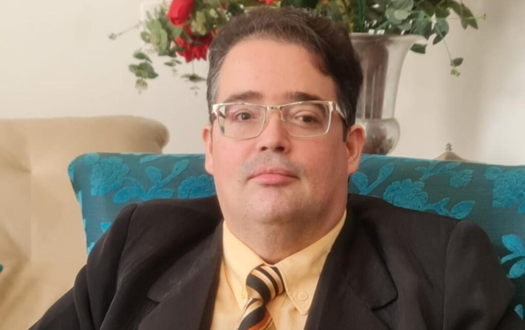 Profissional dos mais destacados da área jurídica, Dr. José Mauro Paulino atua com competência e seriedade como Procurador Municipal, exercendo com excelência sua função na defesa dos interesses públicos e na promoção da justiça. Seu trabalho é reconhecido pela dedicação, conhecimento técnico e compromisso com a ética e o bem comum.