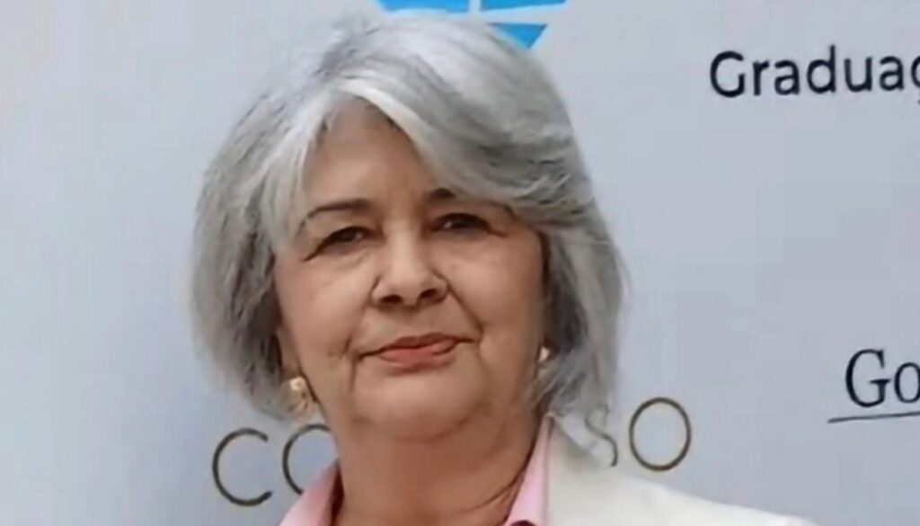 – Em breve, o programa Família Verzola Recebe terá a honra de receber a brilhante Dra. Lucinda Rosa Gomes, profissional amplamente reconhecida por sua competência, dedicação e excelência na advocacia. Em um bate-papo inspirador, ela compartilhará um pouco de sua trajetória na área jurídica, os desafios e conquistas de sua carreira, além de valiosos insights sobre o universo do Direito. Será um encontro enriquecedor, marcado por conhecimento, experiência e grandes reflexões. Não percam!