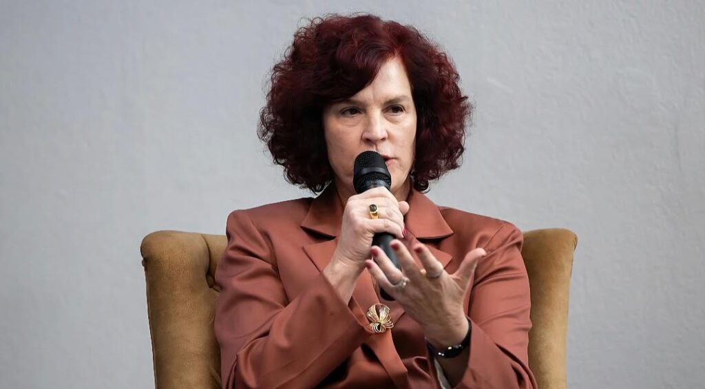 Hoje é um dia especial para Batatais e para todos que reconhecem o valor do trabalho, da dedicação e do compromisso com a comunidade. A empresária Flávia Lancha, pré-candidata a deputada estadual pelo PSD, será agraciada com o honroso Título de Cidadã Batataense, em sessão solene que acontecerá às 19h30 na Câmara Municipal de Batatais. A homenagem reconhece sua trajetória de empreendedorismo, liderança e relevantes contribuições para o desenvolvimento da cidade e da região. Mais do que um título, trata-se do reconhecimento de uma história construída com trabalho, visão e compromisso com as pessoas. Parabéns à Flávia Lancha por esta merecida distinção!