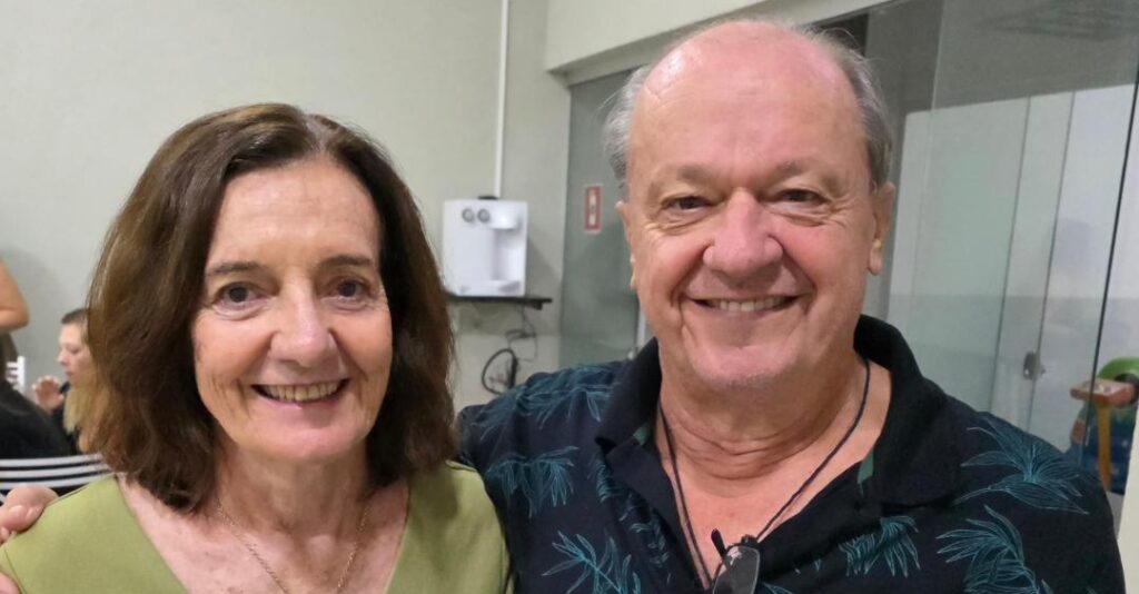 Alegria abraçar em minha Coluna de hoje o muito gente boa, Geraldo Manhas, ele que aniversaria neste dia 02, e recebe nosso carinhoso abraço. Residente na cidade de Ribeirão Preto, Geraldo recebe o abraço de sua esposa, Luiza, dos filhos, Leandro e Leticia, familiares e de uma legião de bons amigos que, como nós, lhe desejam tudo de melhor que a vida possa oferecer. Um abraço caro amigo. Que Deus o abençoe sempre.