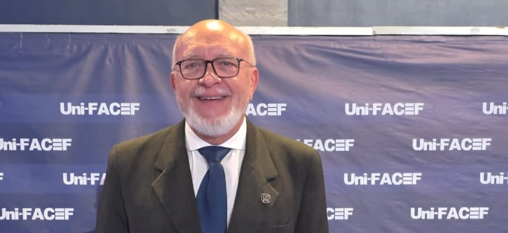 Orivaldo Donzeli é daqueles profissionais que marcam a vida das pessoas não apenas pela competência, mas principalmente pela humanidade. Como coordenador do curso de Ciências Contábeis do Centro Universitário Uni-Facef, conquistou a admiração e o carinho de alunos, professores e colaboradores, tornando-se uma referência de dedicação, respeito e generosidade. Extremamente querido por todos que têm o privilégio de conviver com ele, é um grande ser humano, cuja trajetória inspira e deixa exemplos valiosos. Tenho por ele um profundo respeito e um carinho imenso, reconhecendo sua importância tanto na formação acadêmica quanto na vida de tantas pessoas.