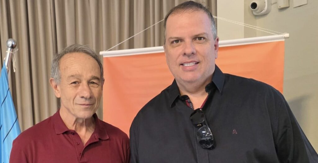 Prestante cidadão, o caríssimo Paulo Zamikhowsky é o presidente atuante do Conselho Deliberativo da ACIF, onde realiza um belo trabalho, e é sempre lembrado como ex-presidente da APAE por duas gestões, período em que deixou um legado marcante de grandes realizações e dedicação exemplar à causa social e ao desenvolvimento de nossa comunidade. Muito gente boa, ele recebe hoje nosso merecido destaque.
