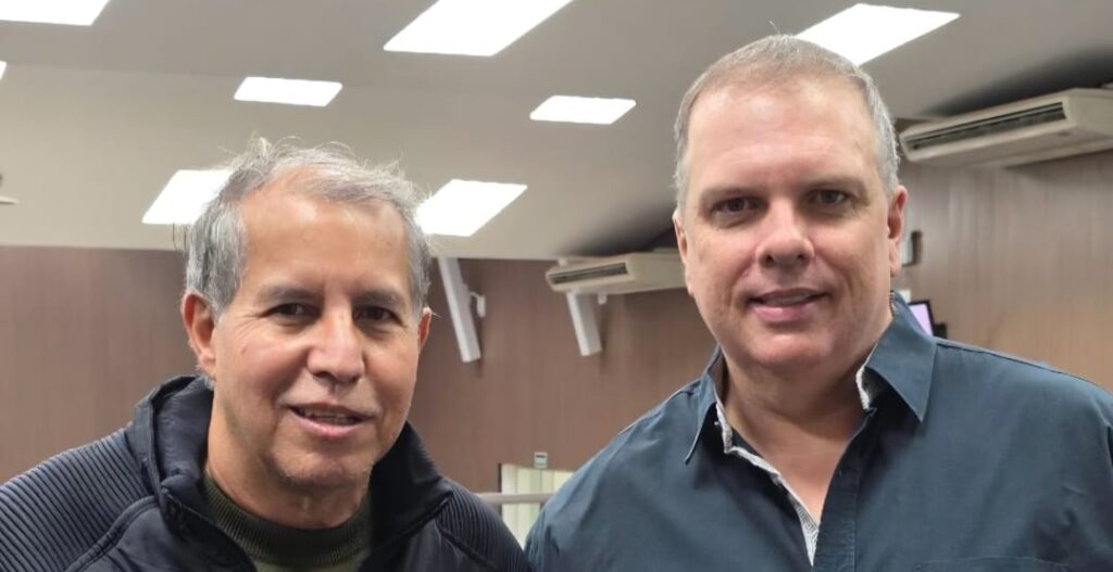 Tive o enorme prazer de reencontrar, na última semana, na Câmara Municipal, o vereador Marcelo Tidy, durante a solenidade em homenagem à comunidade italiana. Marcelo Tidy é um parlamentar atuante, comprometido e sempre presente nas causas que fazem a diferença para Franca. Seu trabalho é marcado pela dedicação, pelo diálogo e pela incansável luta em defesa dos interesses da população francana. É admirável ver seu empenho constante em fortalecer a nossa cidade e valorizar as tradições e as pessoas que contribuem para a construção de uma Franca cada vez melhor. Meus cumprimentos e reconhecimento pelo excelente trabalho que vem realizando em prol da comunidade.