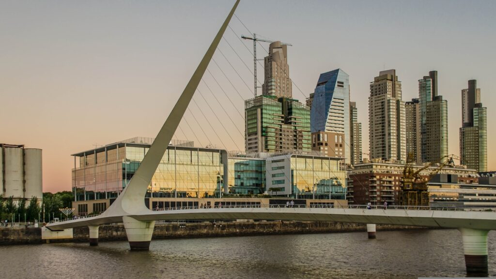 eComex leva gestão de comex em nuvem e IA à Argentina